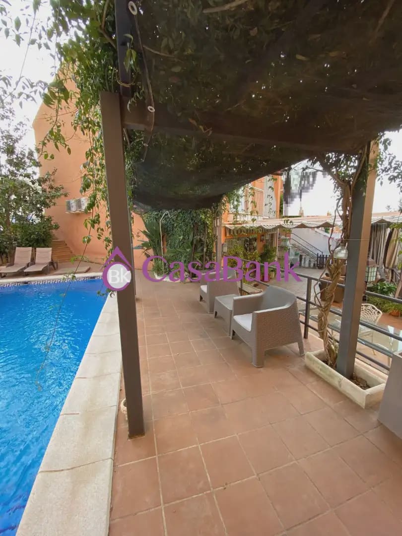 Chalet de 4 habitaciones en Córdoba ciudad en venta con piscina - 365.000 € (Ref: 9904773)