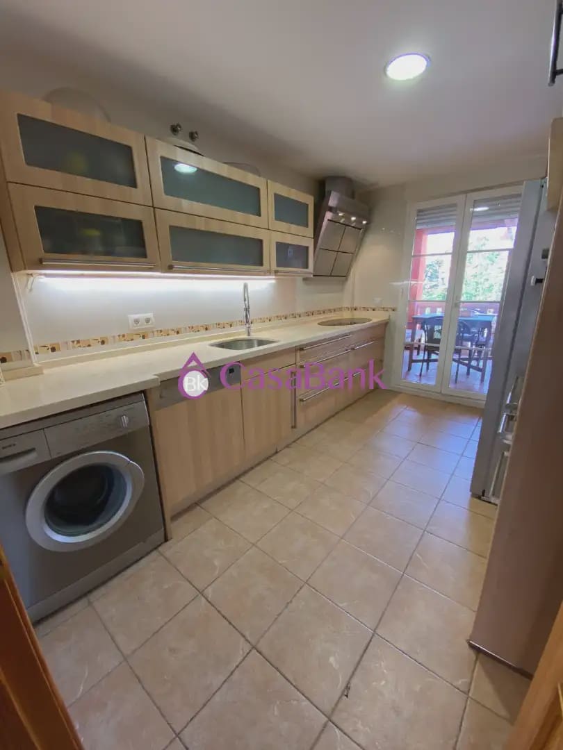 Chalet de 4 habitaciones en Córdoba ciudad en venta con piscina - 365.000 € (Ref: 9904773)