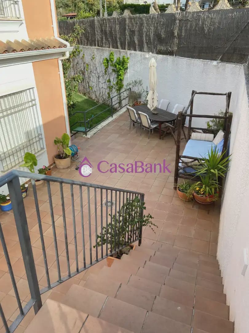 Chalet de 4 habitaciones en Córdoba ciudad en venta con piscina - 365.000 € (Ref: 9904773)