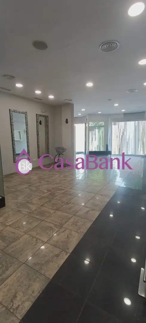 Komercyjne na sprzedaż w Miasto Kordoba - 244 800 € (Ref: 9904774)