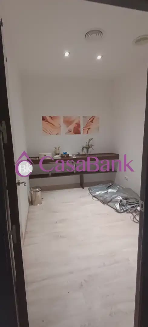Komercyjne na sprzedaż w Miasto Kordoba - 244 800 € (Ref: 9904774)