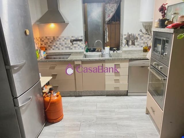 2 slaapkamer Flat te koop in San Francisco-Ribera, Córdoba stad - € 143.500 (Ref: 9904792)