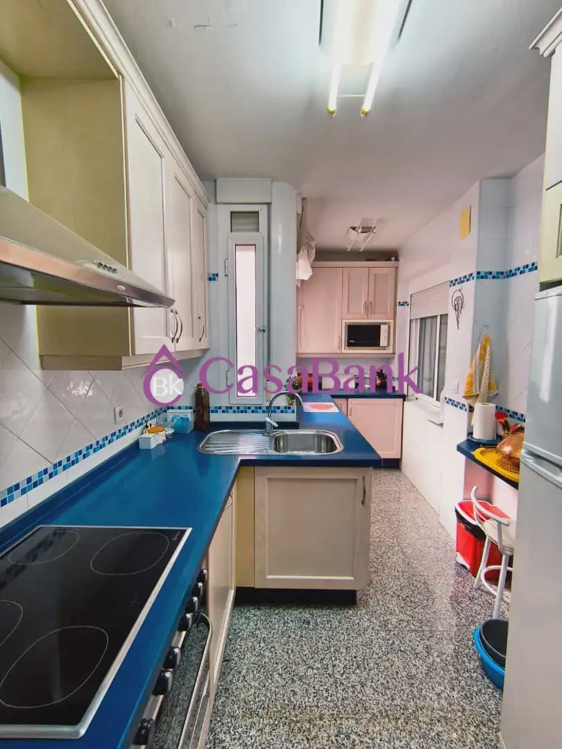 4 Zimmer Wohnung zu verkaufen in Cordoba Stadt - 240.000 € (Ref: 9904800)