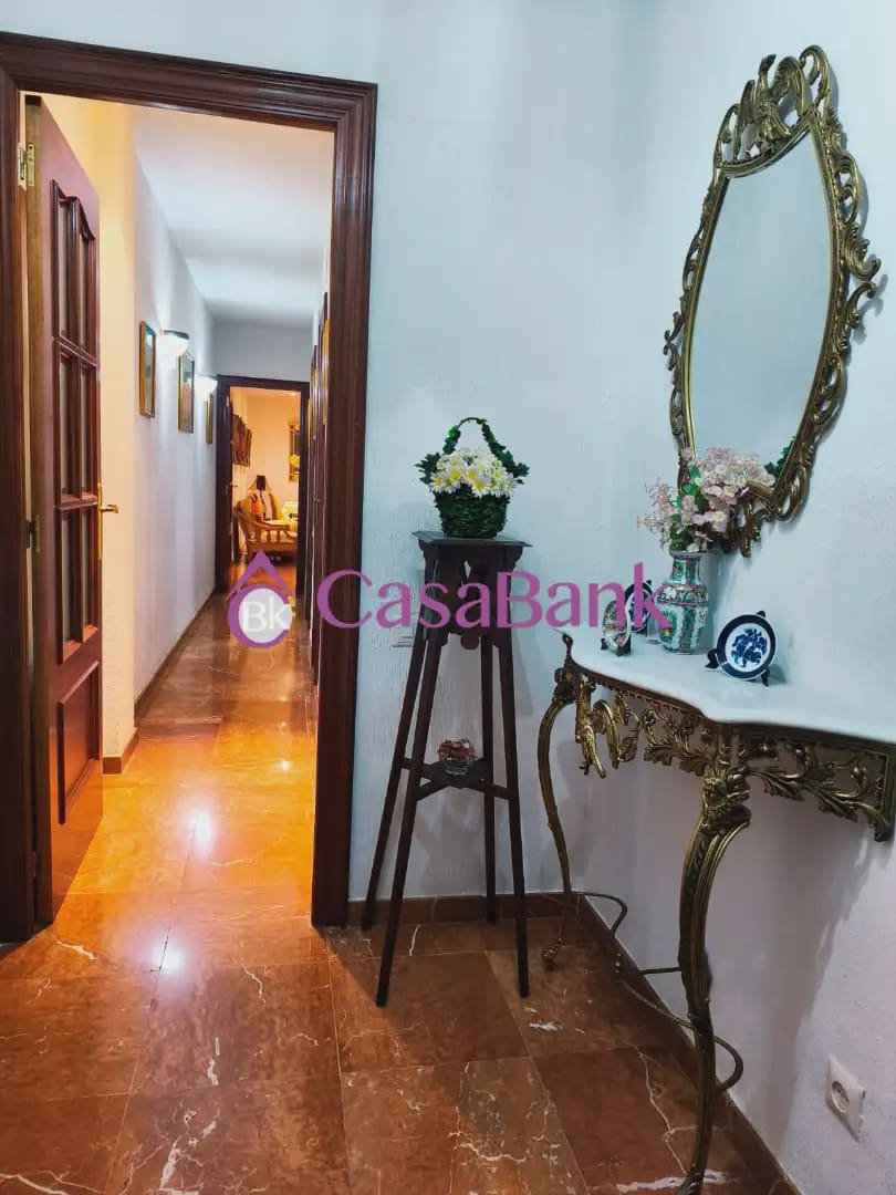4 Zimmer Wohnung zu verkaufen in Cordoba Stadt - 240.000 € (Ref: 9904800)