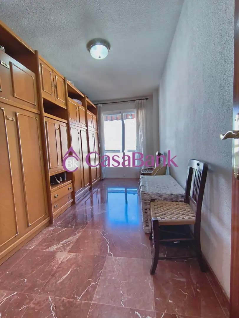 4 Zimmer Wohnung zu verkaufen in Cordoba Stadt - 240.000 € (Ref: 9904800)
