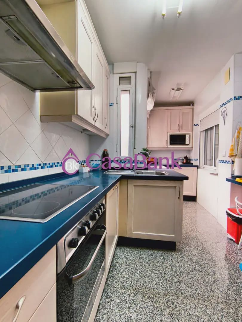 4 Zimmer Wohnung zu verkaufen in Cordoba Stadt - 240.000 € (Ref: 9904800)