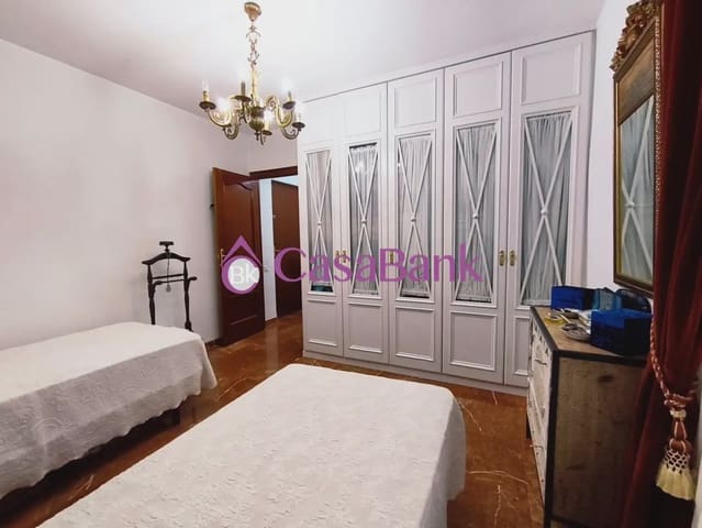 4 Zimmer Wohnung zu verkaufen in Ciudad Jardín, Córdoba Stadt - 240.000 € (Ref: 9904800)