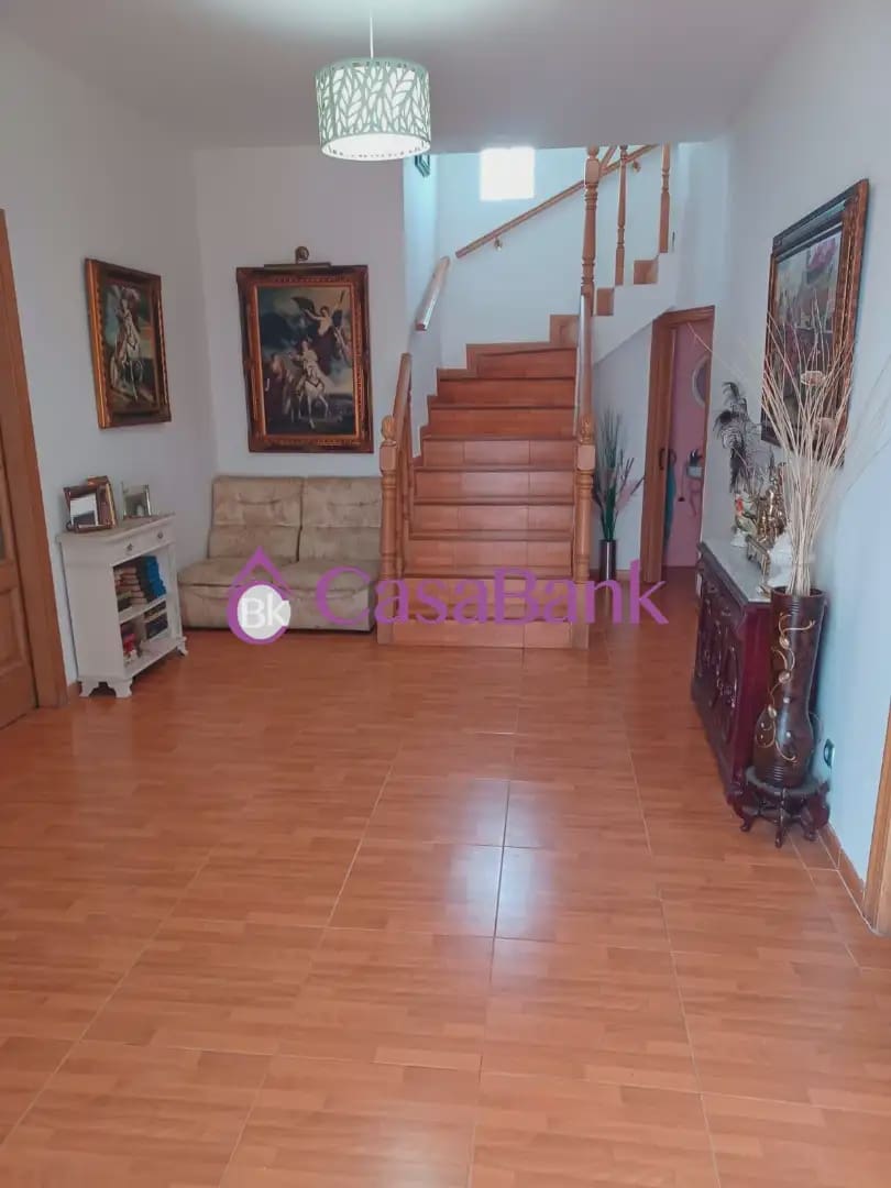 5 soveværelse Villa til salg i Cordoba by med swimmingpool - € 199.000 (Ref: 9904802)