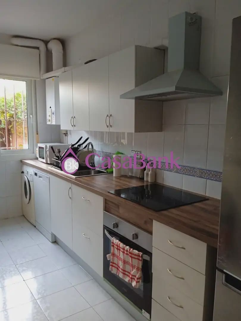 2 soverom Leilighet til salgs i Cordoba by med svømmebasseng garasje - € 285 000 (Ref: 9904804)