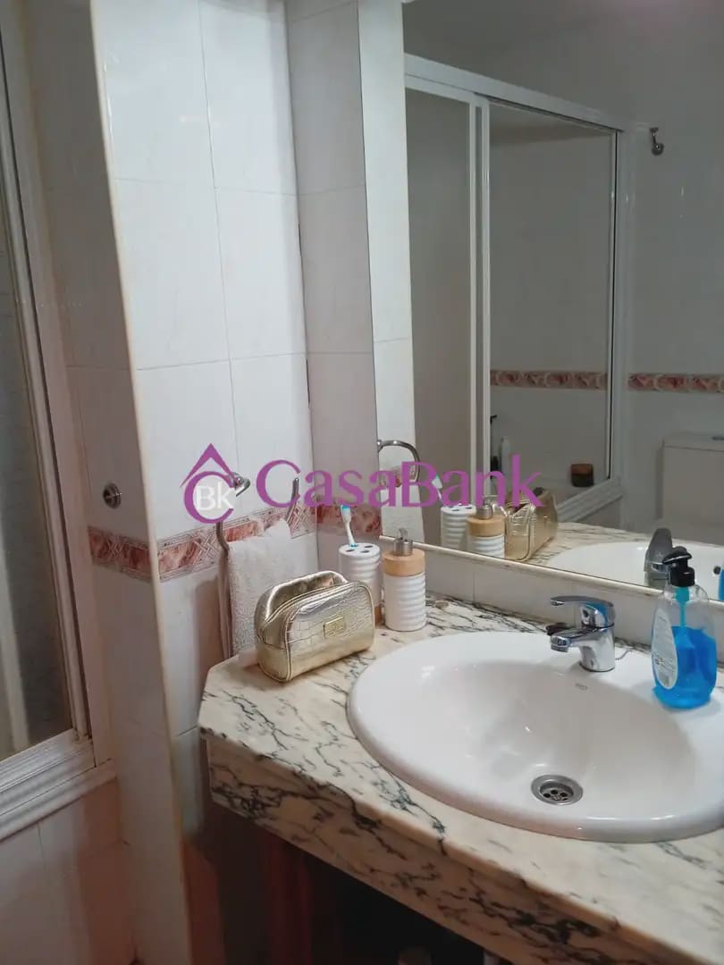 2 soverom Leilighet til salgs i Cordoba by med svømmebasseng garasje - € 285 000 (Ref: 9904804)