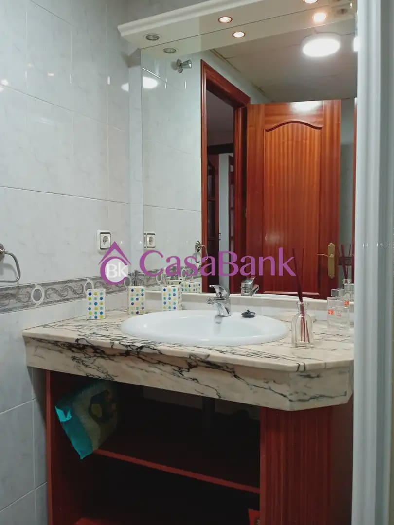 2 soverom Leilighet til salgs i Cordoba by med svømmebasseng garasje - € 285 000 (Ref: 9904804)