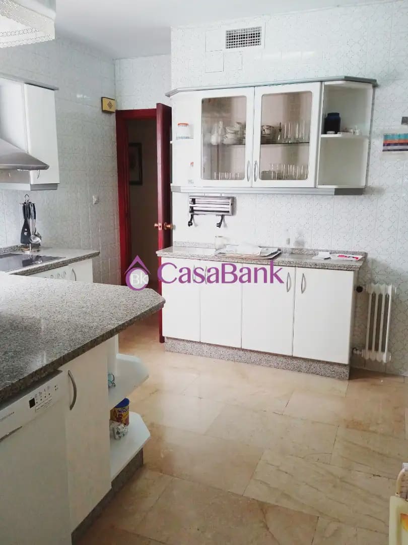 4 soveværelse Lejlighed til leje i Cordoba by - € 1.400 (Ref: 9904806)