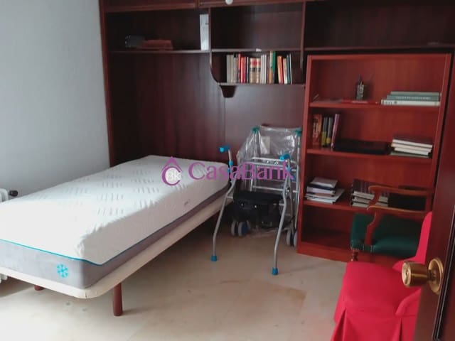 4 soveværelse Lejlighed til leje i Huerta del Rey de Vallellano, Córdoba by - € 1.400 (Ref: 9904806)