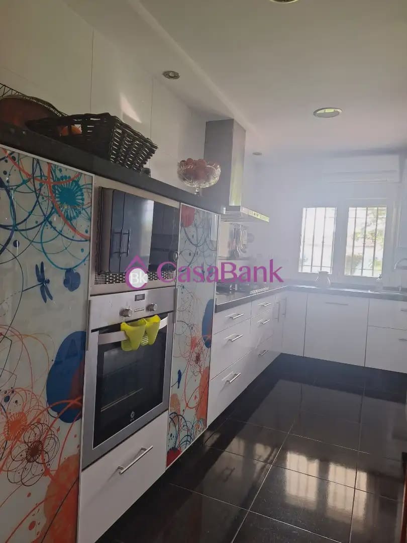 5 soverom Villa til salgs i Cordoba by med svømmebasseng garasje - € 450 000 (Ref: 9904818)