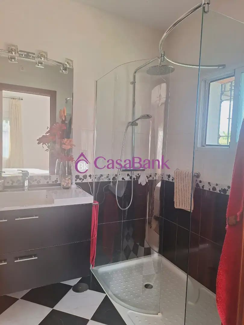 5 soverom Villa til salgs i Cordoba by med svømmebasseng garasje - € 450 000 (Ref: 9904818)