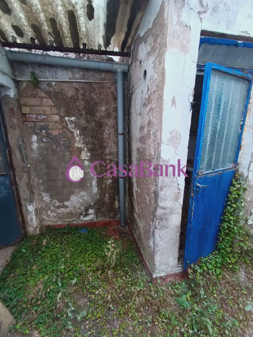 Villa for sale in Cordoba city - € 80,000 (Ref: 9904825)