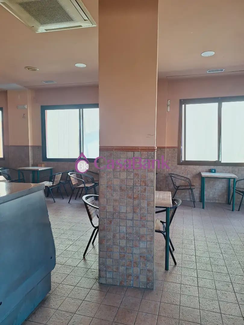 Komercyjne na sprzedaż w Miasto Kordoba - 163 500 € (Ref: 9904831)
