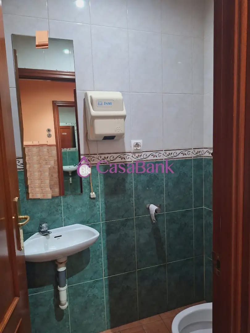Komercyjne na sprzedaż w Miasto Kordoba - 163 500 € (Ref: 9904831)
