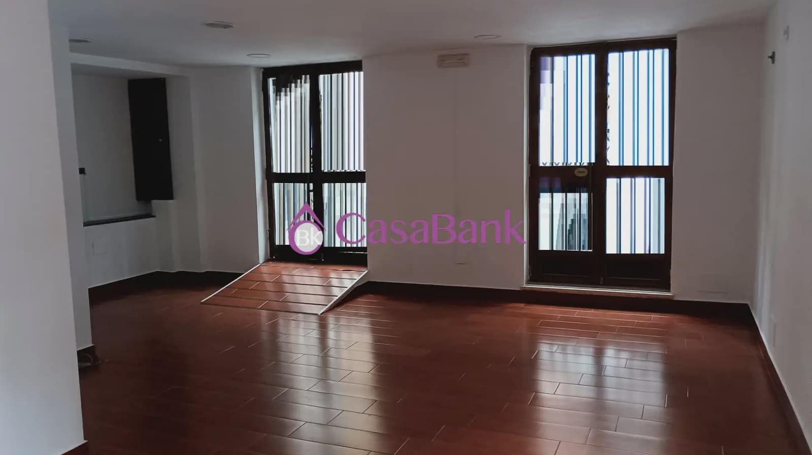 Commerciale in vendita in Cordova citta - 100.000 € (Rif: 9904851)