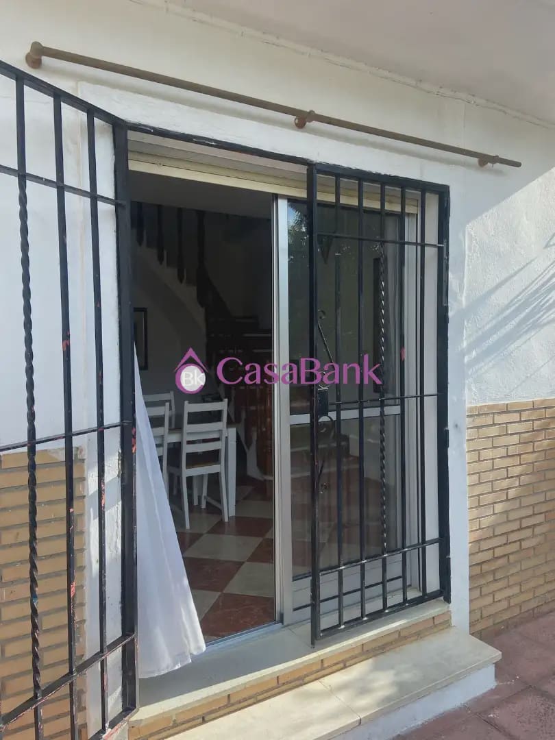 Chalet de 8 habitaciones en Córdoba ciudad en venta con piscina garaje - 320.000 € (Ref: 9904854)