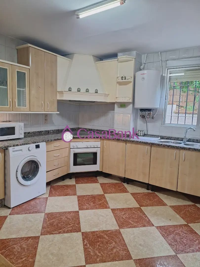 Chalet de 8 habitaciones en Córdoba ciudad en venta con piscina garaje - 320.000 € (Ref: 9904854)