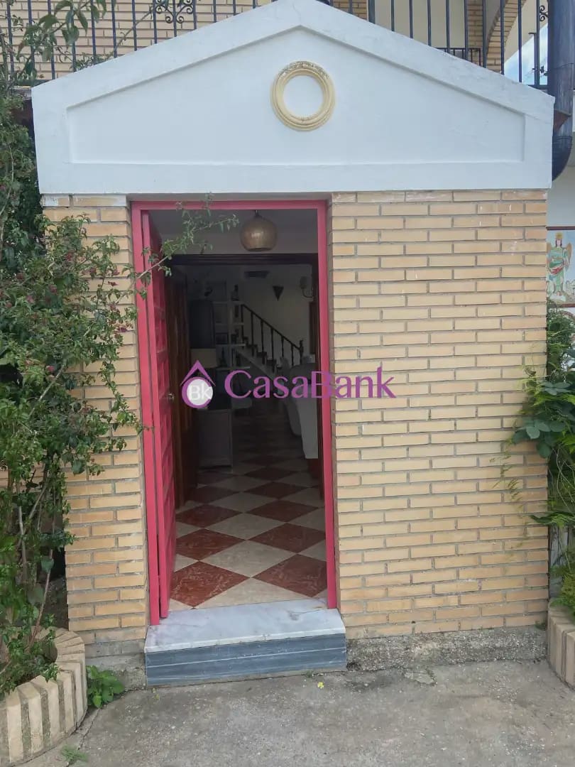 Chalet de 8 habitaciones en Córdoba ciudad en venta con piscina garaje - 320.000 € (Ref: 9904854)