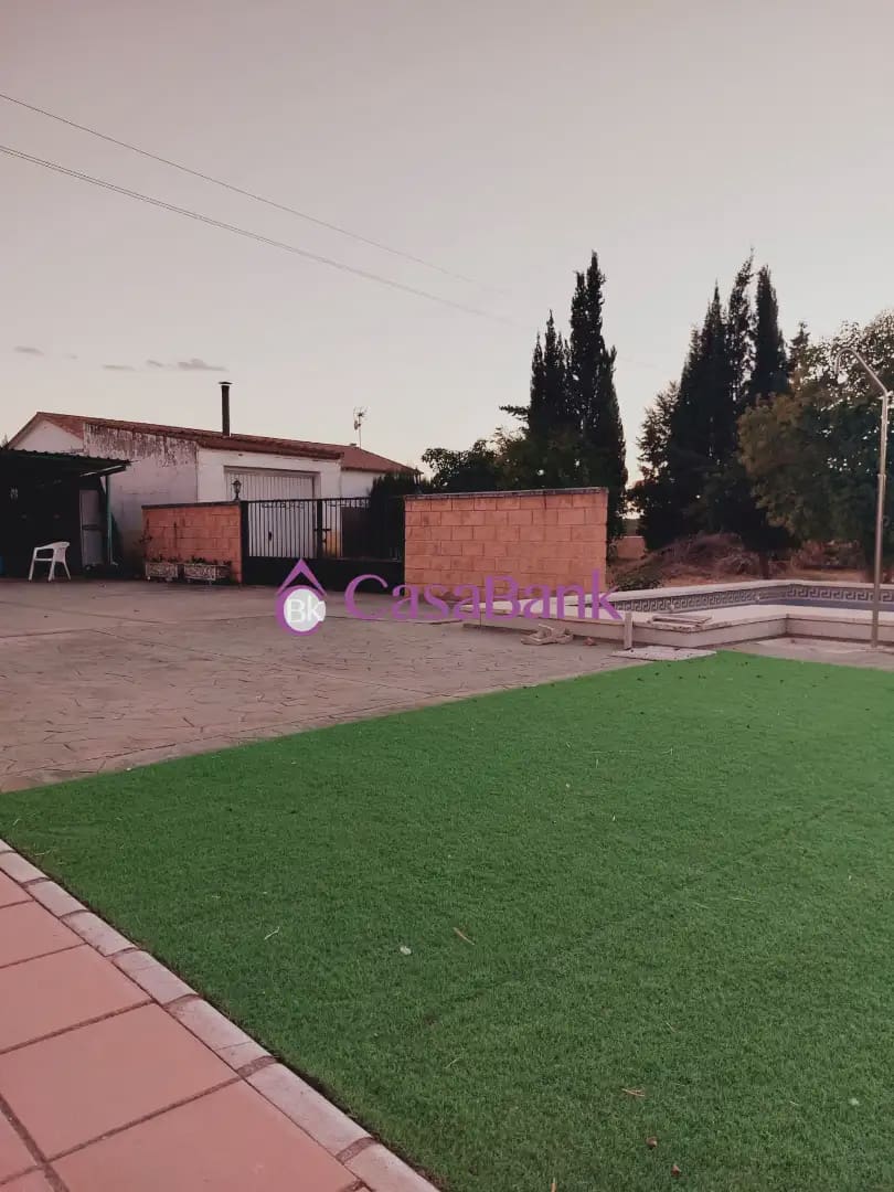 4 sypialnia Willa na sprzedaż w Miasto Kordoba z basenem garażem - 200 000 € (Ref: 9904858)