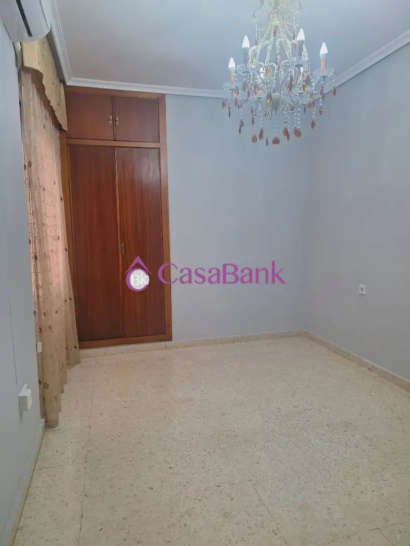 4 Zimmer Wohnung zu verkaufen in Cordoba Stadt - 229.900 € (Ref: 9904874)