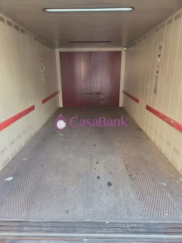 Garage til salg i Viñuela-Rescatado, Córdoba by - € 22.000 (Ref: 9914979)