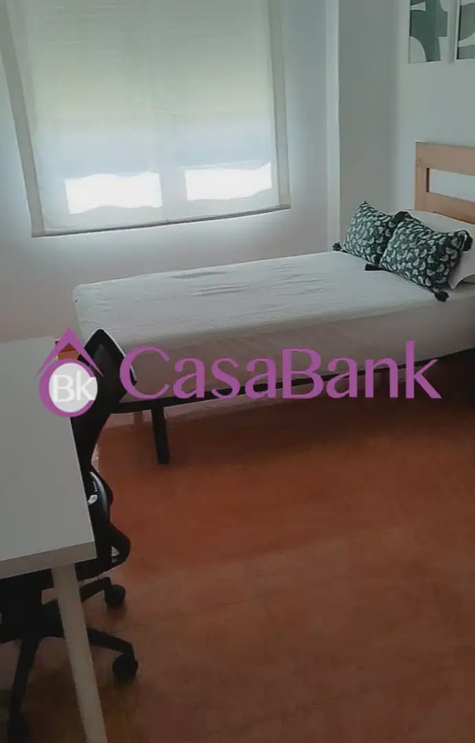 4 bedroom Flat for rent in Cordoba city - € 1,200 (Ref: 9915071)