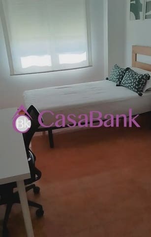 4 bedroom Flat for rent in Parque Cruz Conde, Córdoba city - € 1,200 (Ref: 9915071)