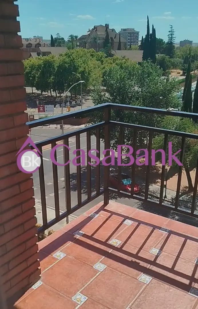 4 bedroom Flat for rent in Cordoba city - € 1,200 (Ref: 9915071)