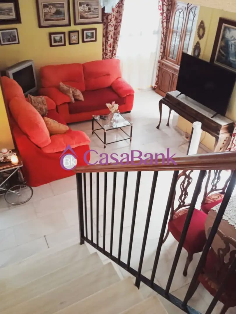 4 bedroom Townhouse for sale in Cordoba city with garage - € 350,000 (Ref: 9921071)