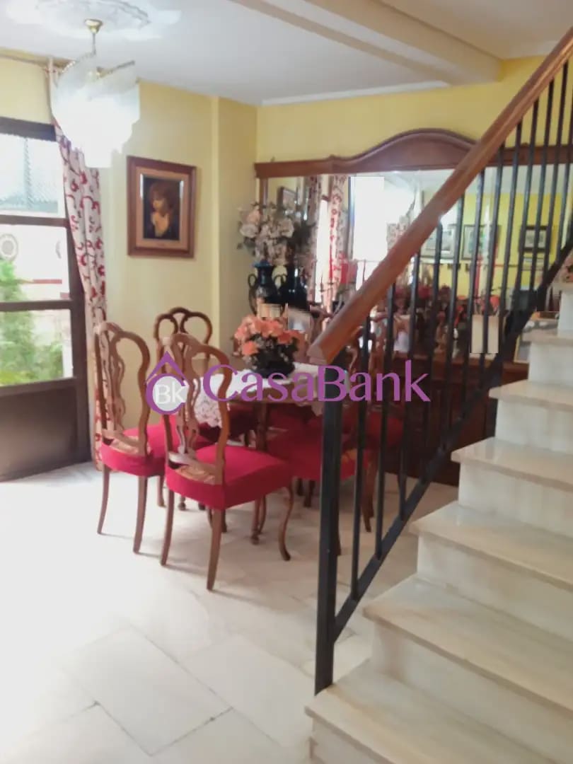 4 bedroom Townhouse for sale in Cordoba city with garage - € 350,000 (Ref: 9921071)