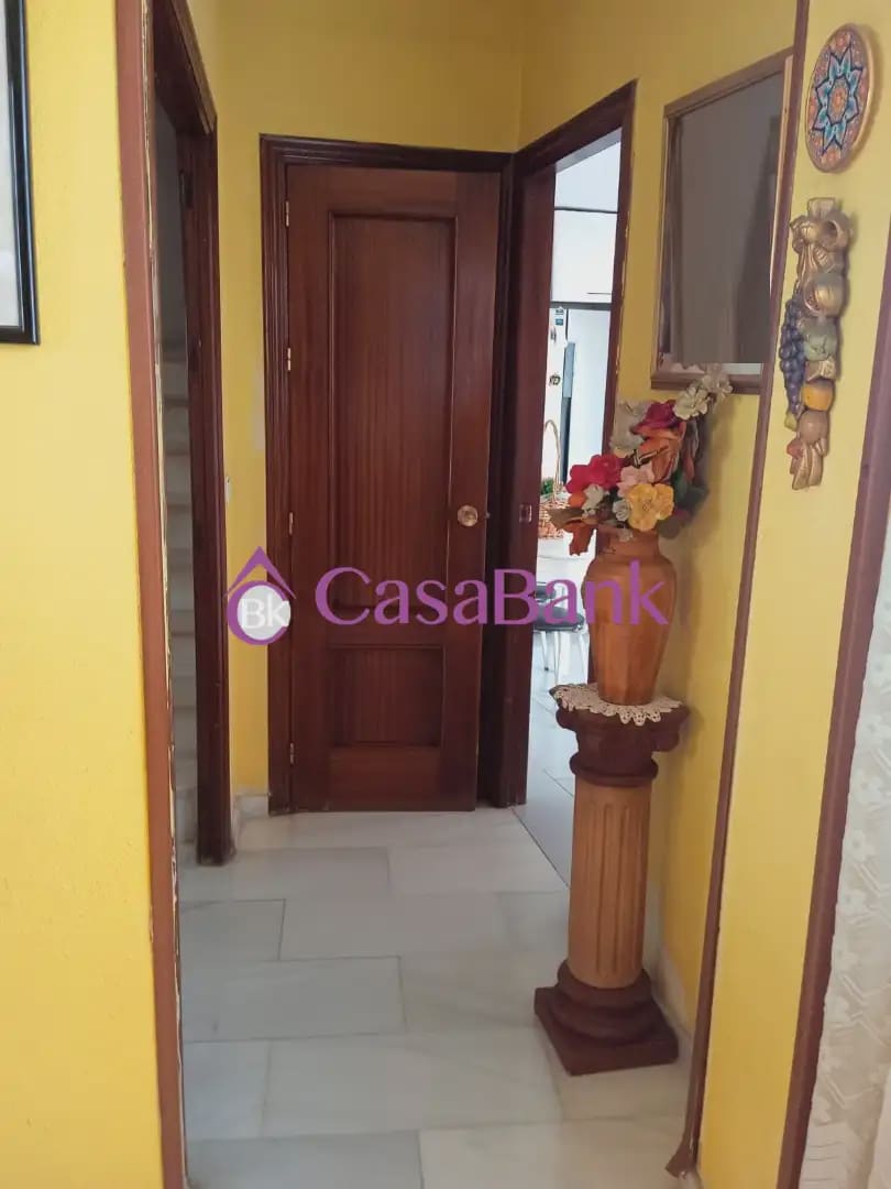 4 bedroom Townhouse for sale in Cordoba city with garage - € 350,000 (Ref: 9921071)