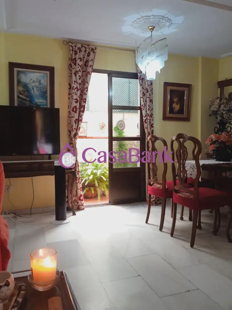 4 bedroom Townhouse for sale in Cordoba city with garage - € 350,000 (Ref: 9921071)