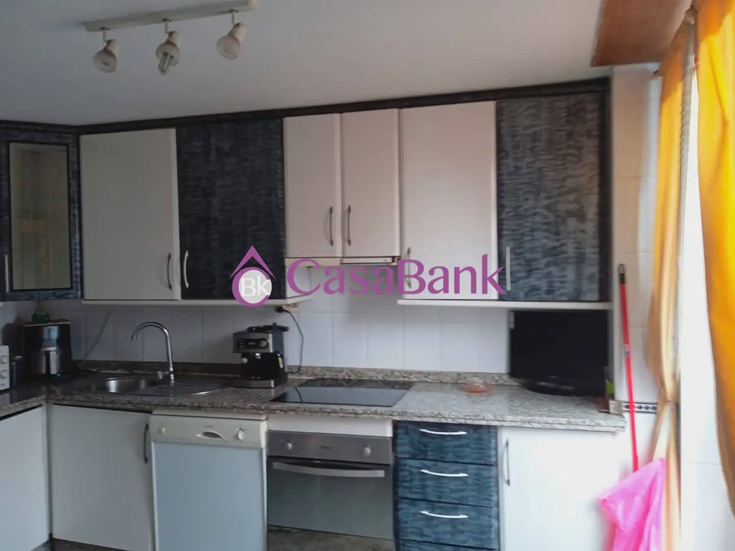 4 bedroom Townhouse for sale in Cordoba city with garage - € 350,000 (Ref: 9921071)