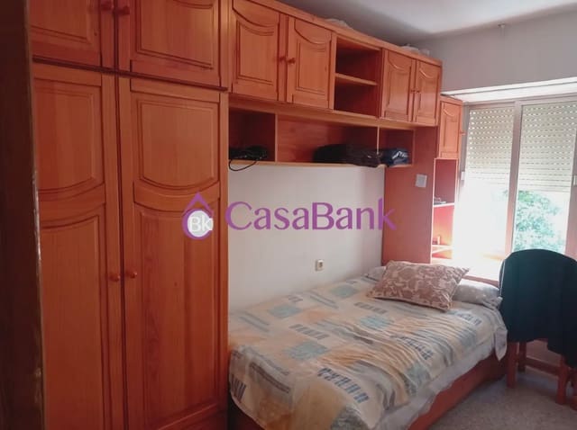 4 soverom Leilighet til salgs i Ciudad Jardín, Córdoba by - € 133 500 (Ref: 9932152)