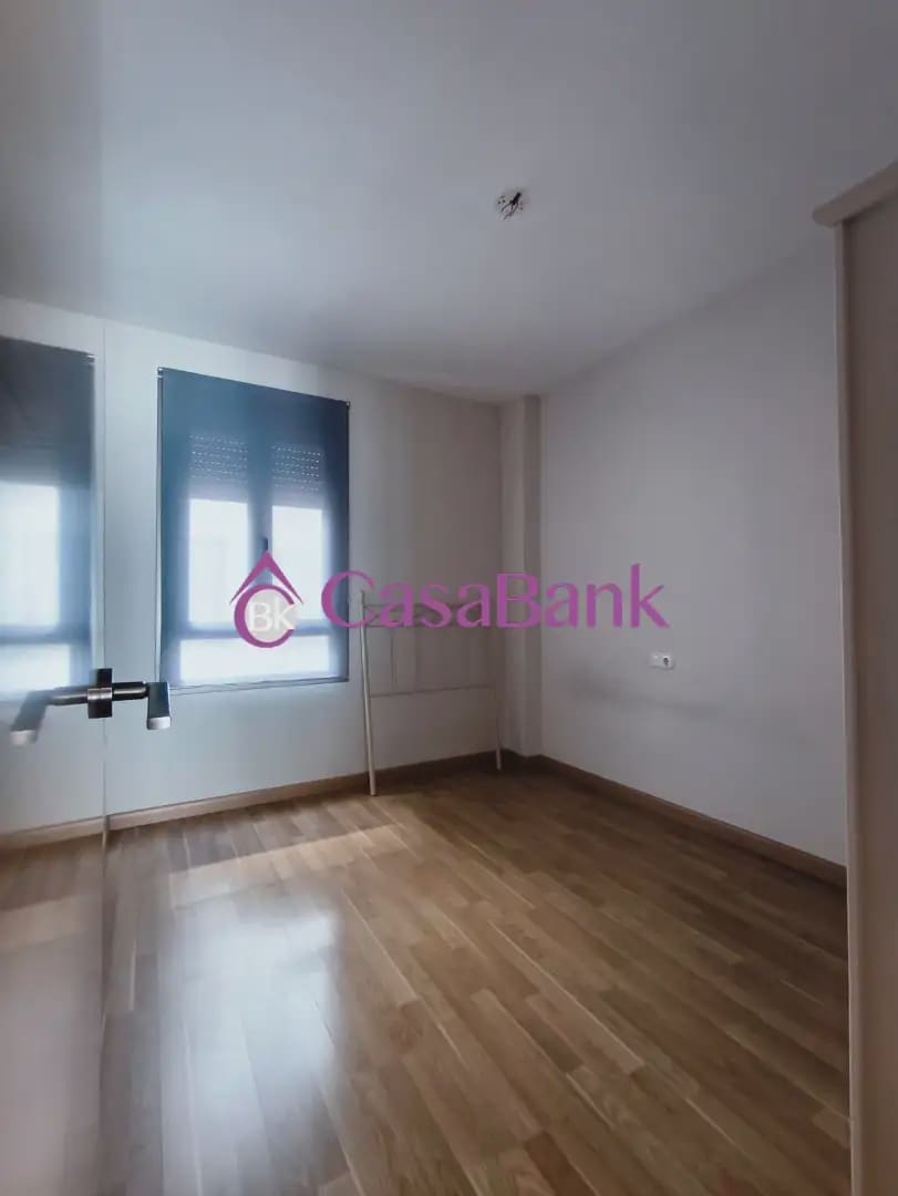 3 quarto Apartamento para arrendar em Cordova cidade com piscina garagem - 900 € (Ref: 9935353)