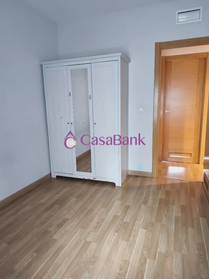 3 quarto Apartamento para arrendar em Cordova cidade com piscina garagem - 900 € (Ref: 9935353)