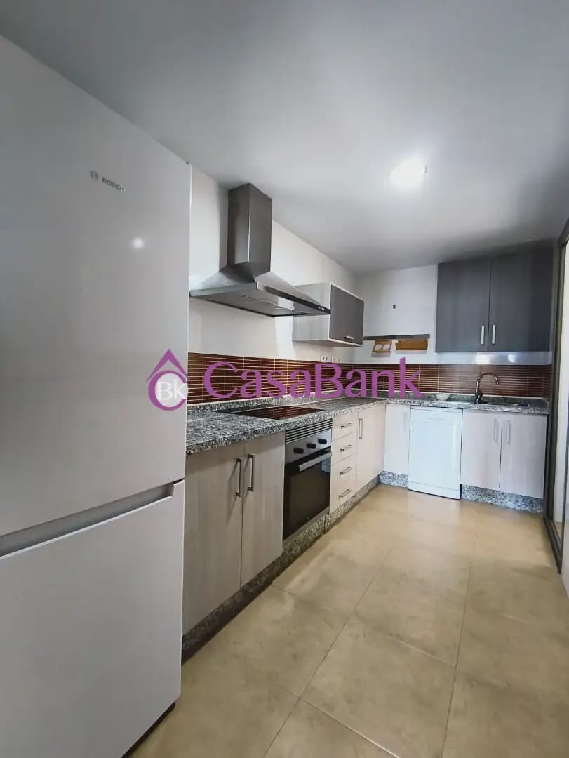 3 quarto Apartamento para arrendar em Cordova cidade com piscina garagem - 900 € (Ref: 9935353)