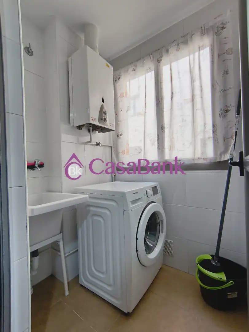 3 quarto Apartamento para arrendar em Cordova cidade com piscina garagem - 900 € (Ref: 9935353)