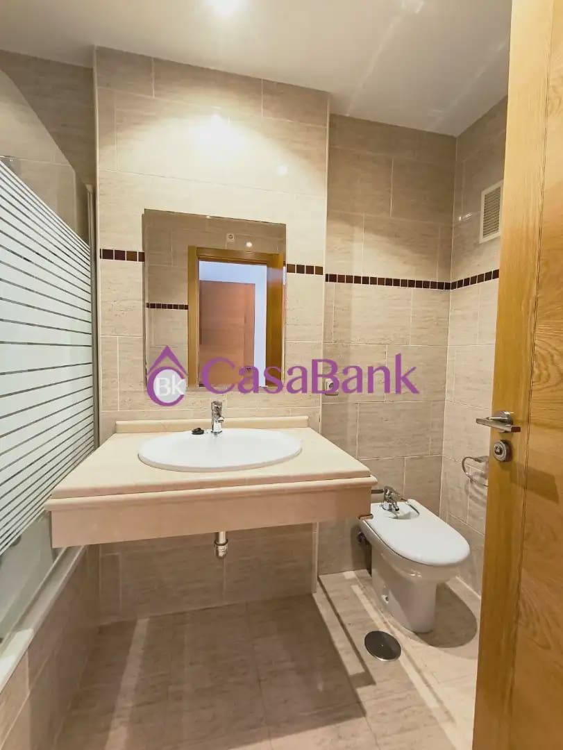 3 quarto Apartamento para arrendar em Cordova cidade com piscina garagem - 900 € (Ref: 9935353)