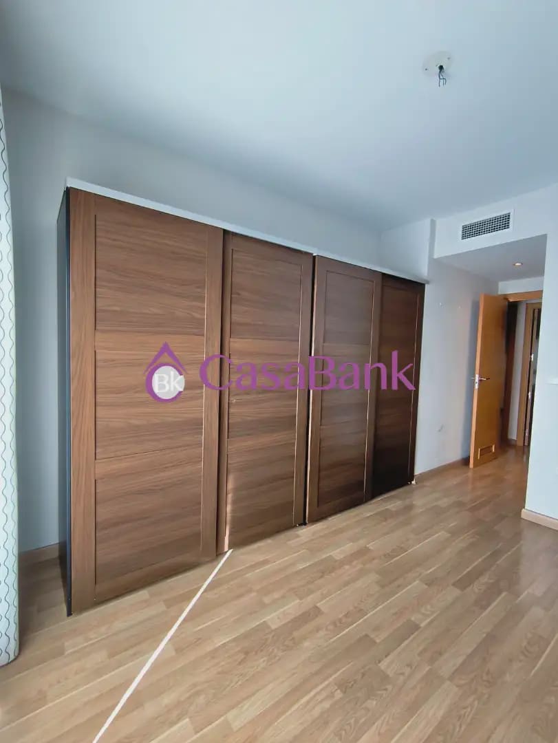 3 quarto Apartamento para arrendar em Cordova cidade com piscina garagem - 900 € (Ref: 9935353)