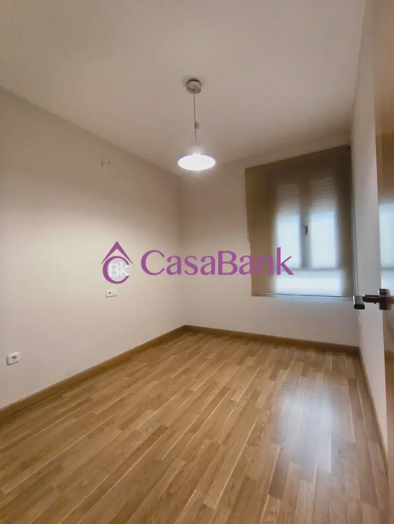 3 quarto Apartamento para arrendar em Cordova cidade com piscina garagem - 900 € (Ref: 9935353)