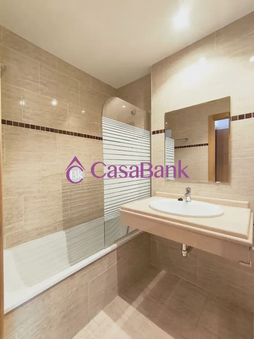 3 quarto Apartamento para arrendar em Cordova cidade com piscina garagem - 900 € (Ref: 9935353)