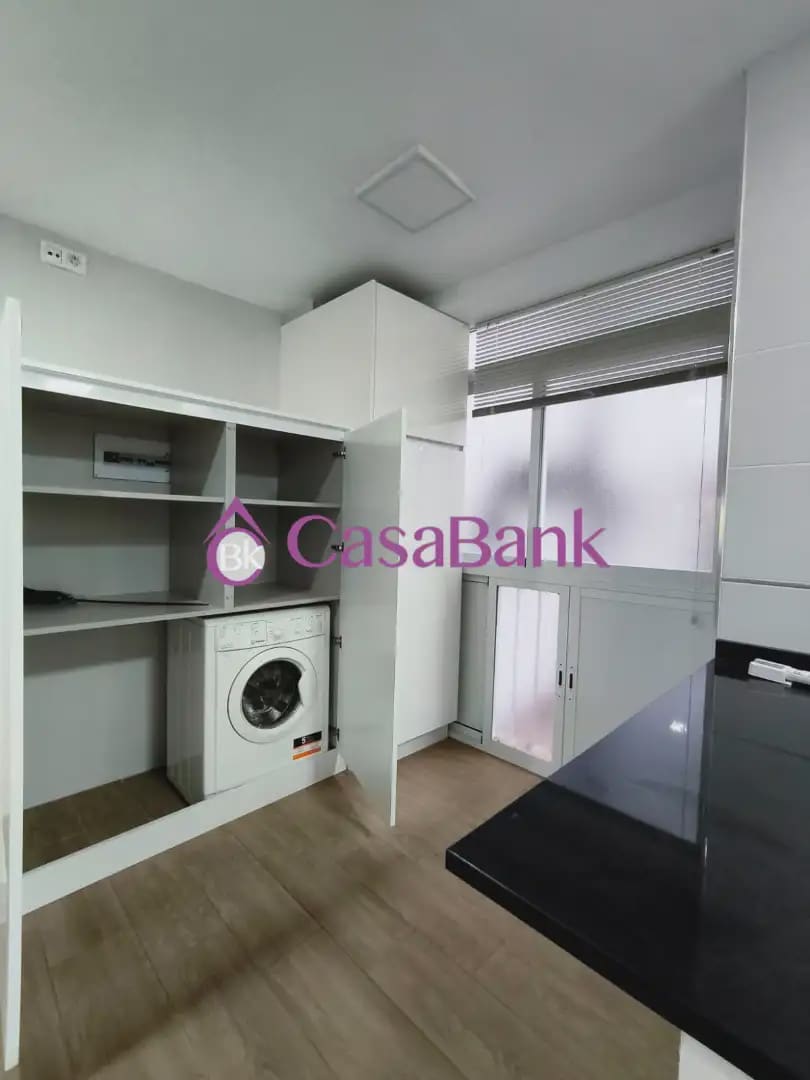 4 soverom Leilighet til leie i Cordoba by med garasje - € 850 (Ref: 9946274)