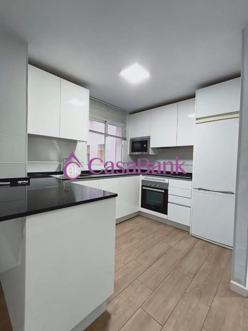 4 soverom Leilighet til leie i Cordoba by med garasje - € 850 (Ref: 9946274)