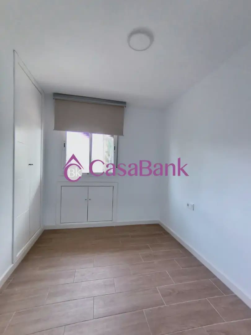 4 soverom Leilighet til leie i Cordoba by med garasje - € 850 (Ref: 9946274)