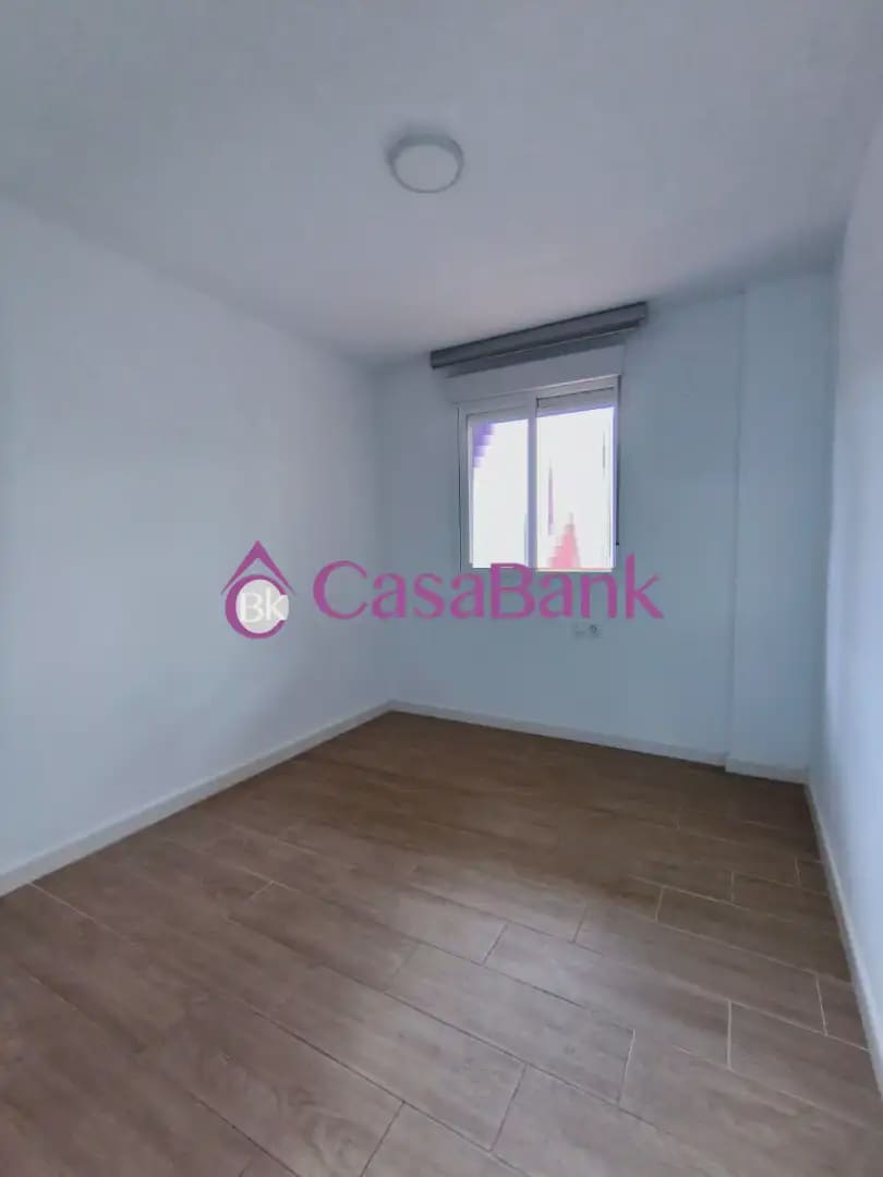 4 soverom Leilighet til leie i Cordoba by med garasje - € 850 (Ref: 9946274)